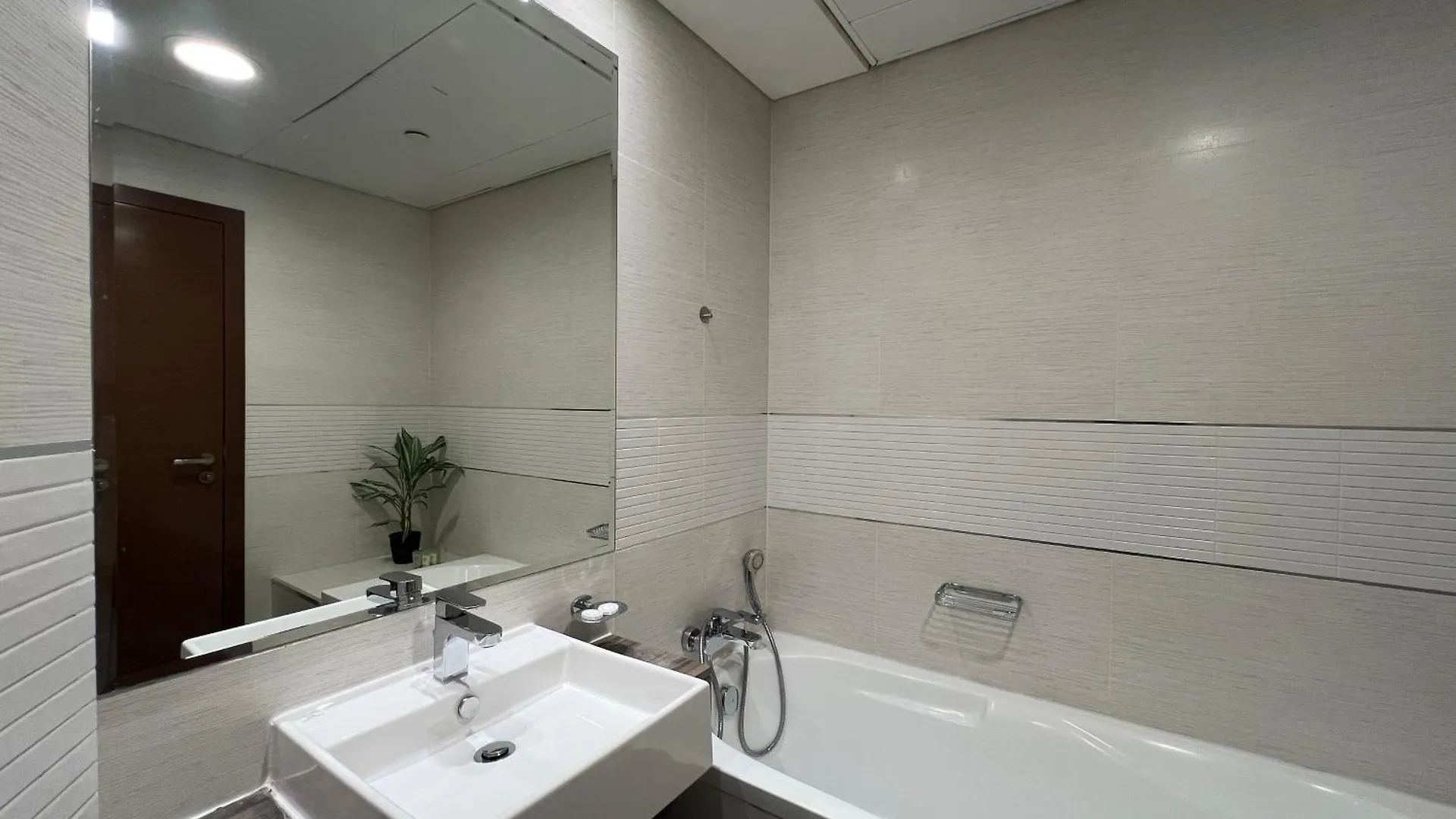 Highfloor 3Br Plus Maids Gatetower Abu Dzabi Apartman